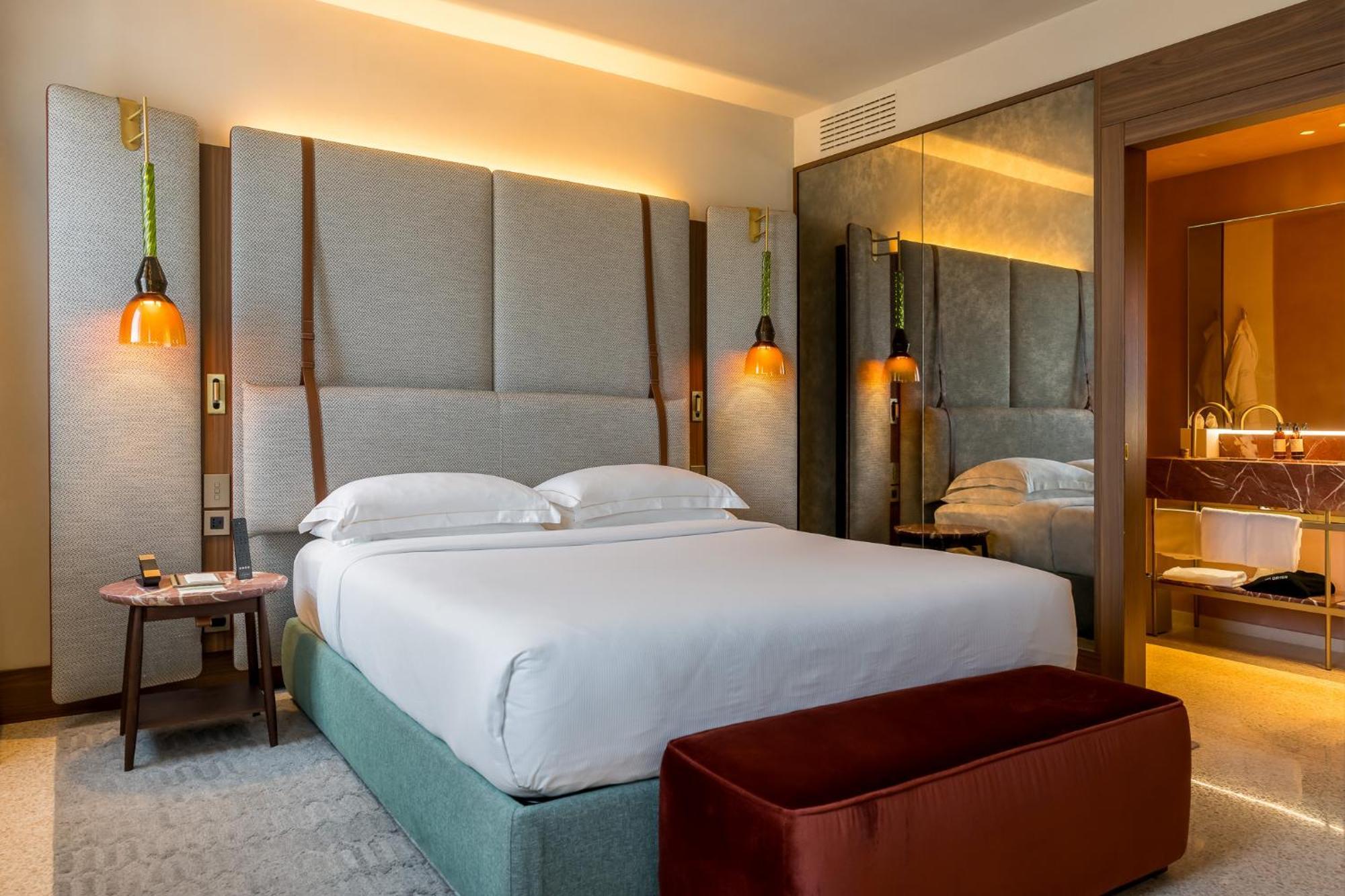 Quadruple executive suite,1613012761:JPEG